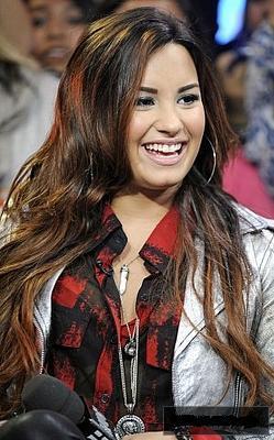 lovato (204)